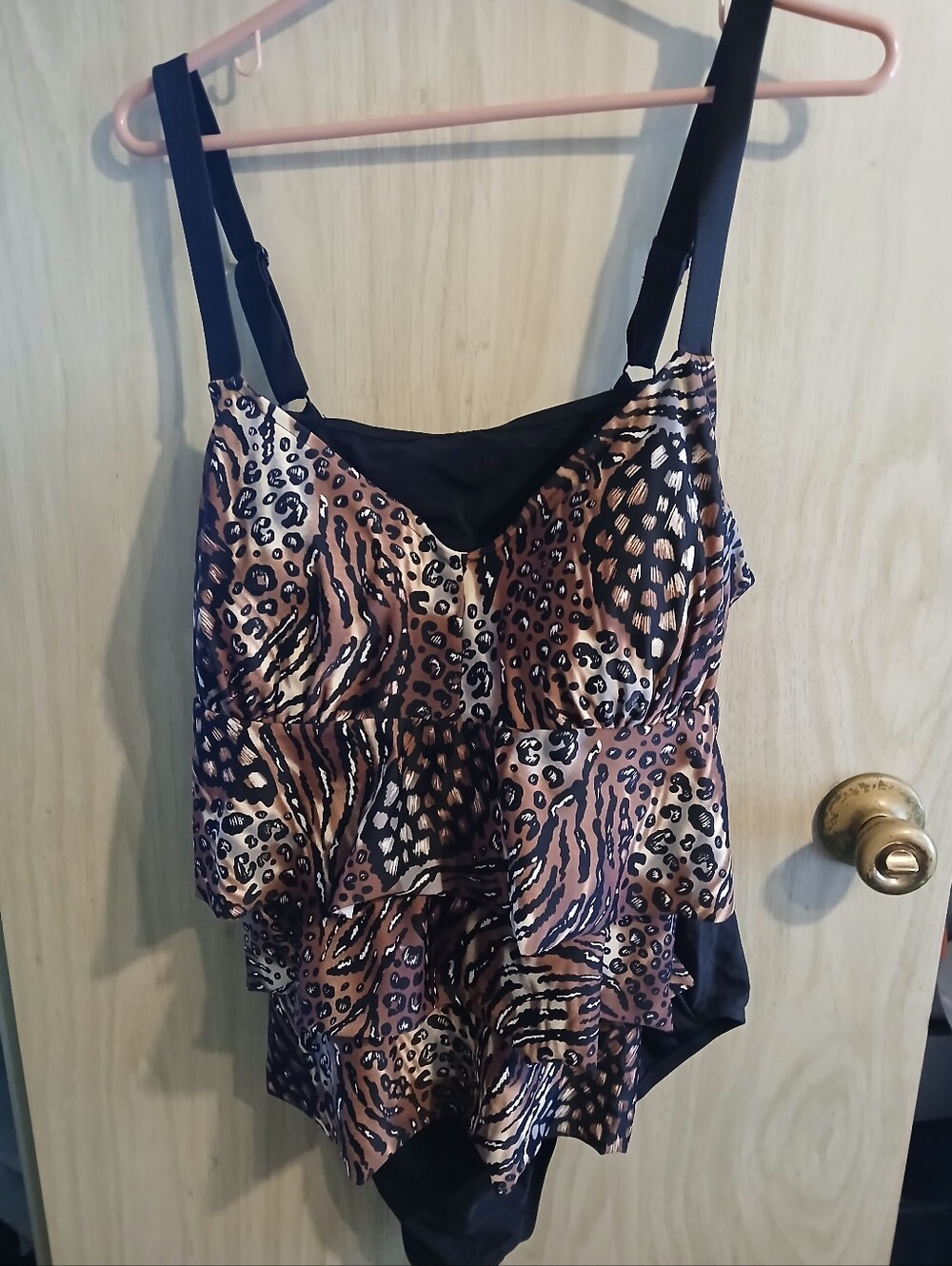 DELTA BURKE SWIMWEAR PLUS SIZE 22W ONE PIECE BATHING SUIT WITH A BUILD-IN BRA